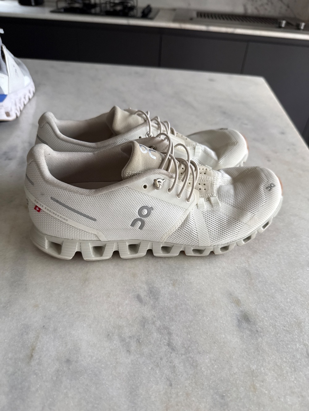 On Running Cloud 6 Versa White — 39.5, Usado