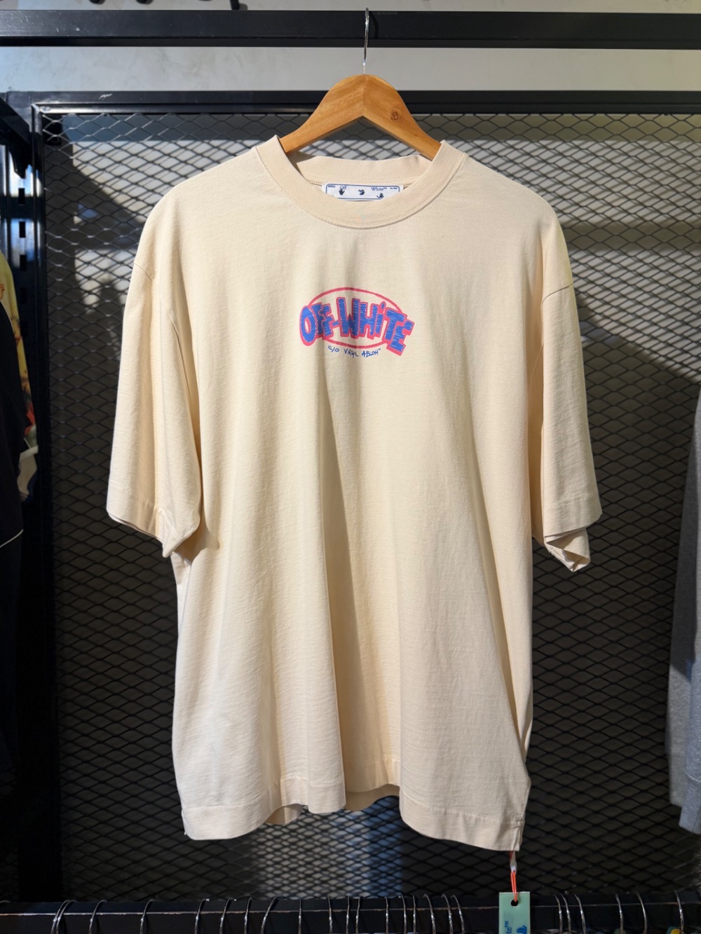Camiseta Off-White Sketch Arrow Skate Cream — XG, Novo