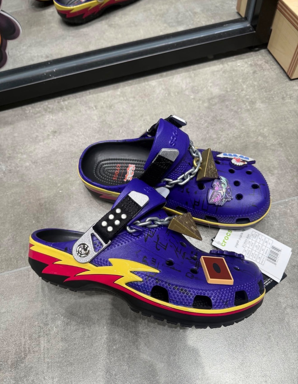 Yu-Gi-Oh! x Crocs Classic Clog Yugi Yami Purple — 40, Novo