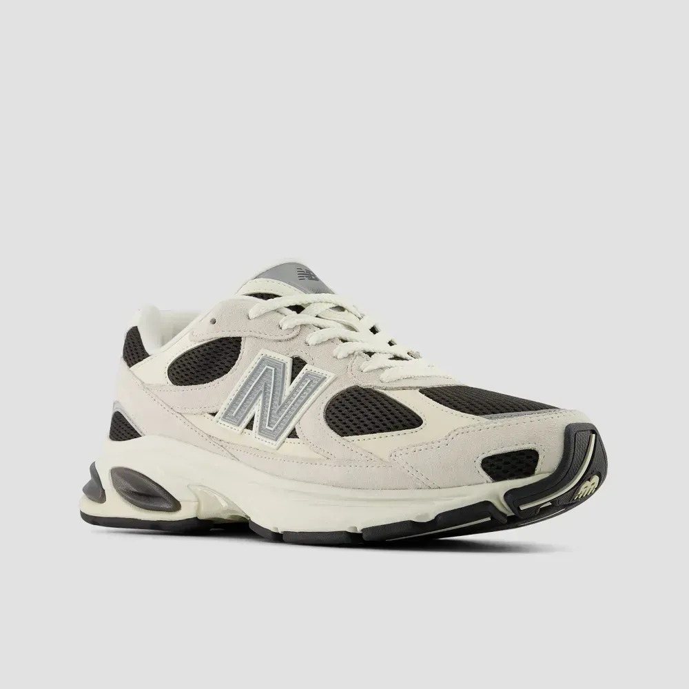 New Balance 2010 Sea Salt Black Cement — 34, Novo