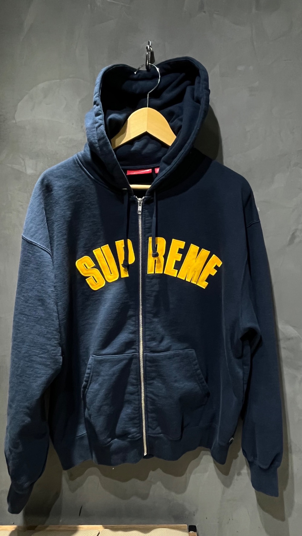 Larry Clark x Supreme Jaqueta Hooded Varsity Navy FW26-W3 — G, Novo