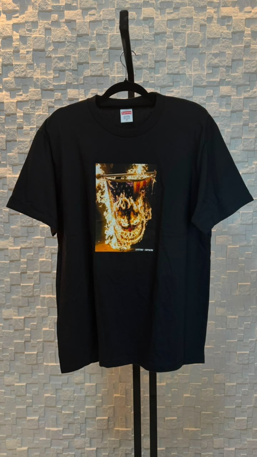 Spitfire x Supreme Camiseta Flag Black SS26-W17 — G, Novo