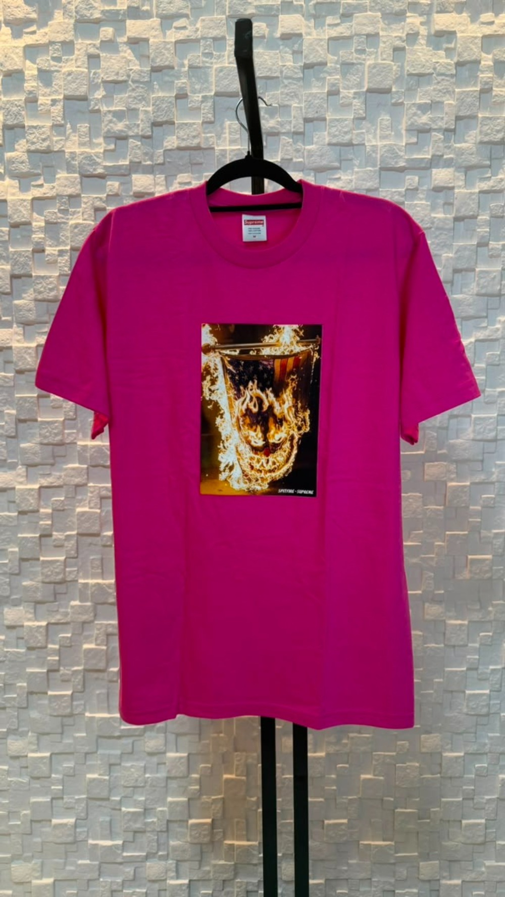 Spitfire x Supreme Camiseta Flag Fucshia SS26-W17 — M, Novo