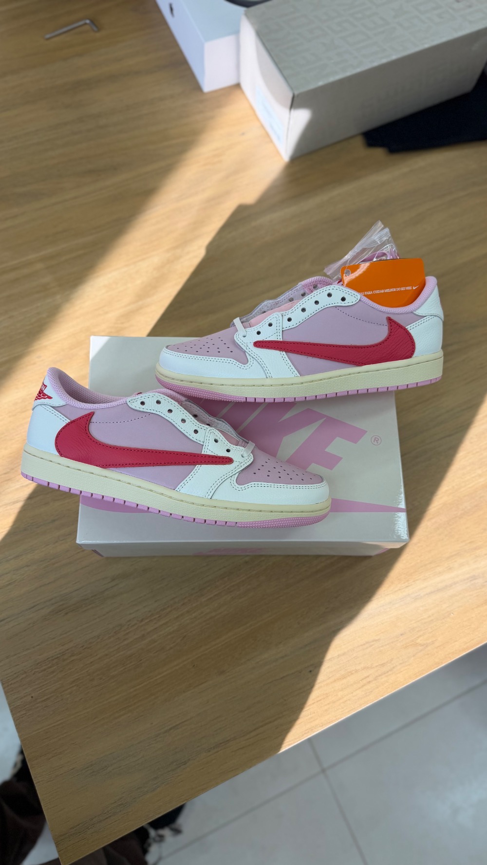 Travis Scott x Air Jordan 1 Low OG SP Sail Tropical Pink — 38, Novo