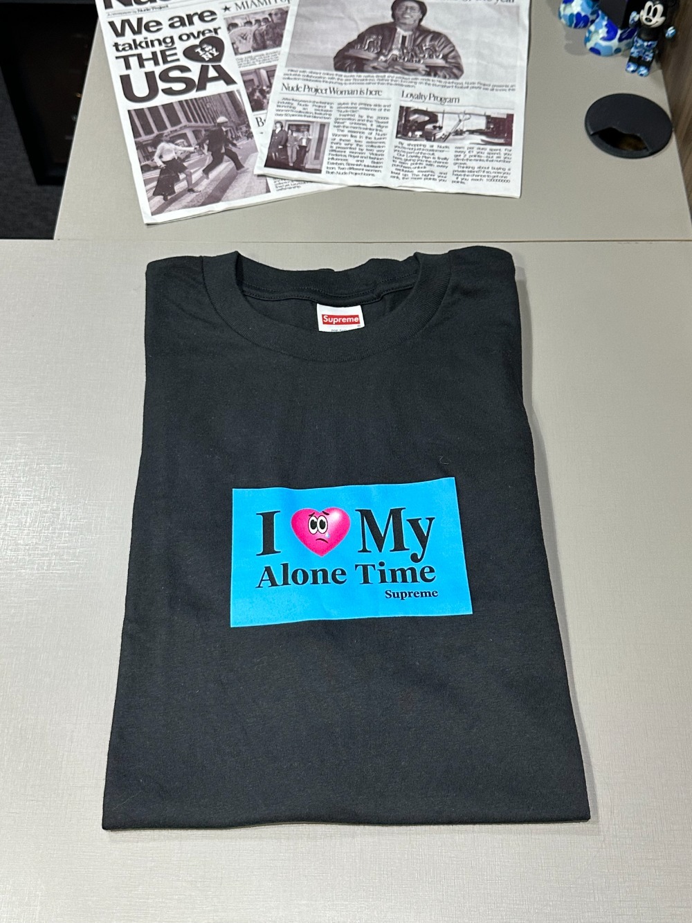 Camiseta Supreme Alone Time Black SS26-W7 — G, Novo