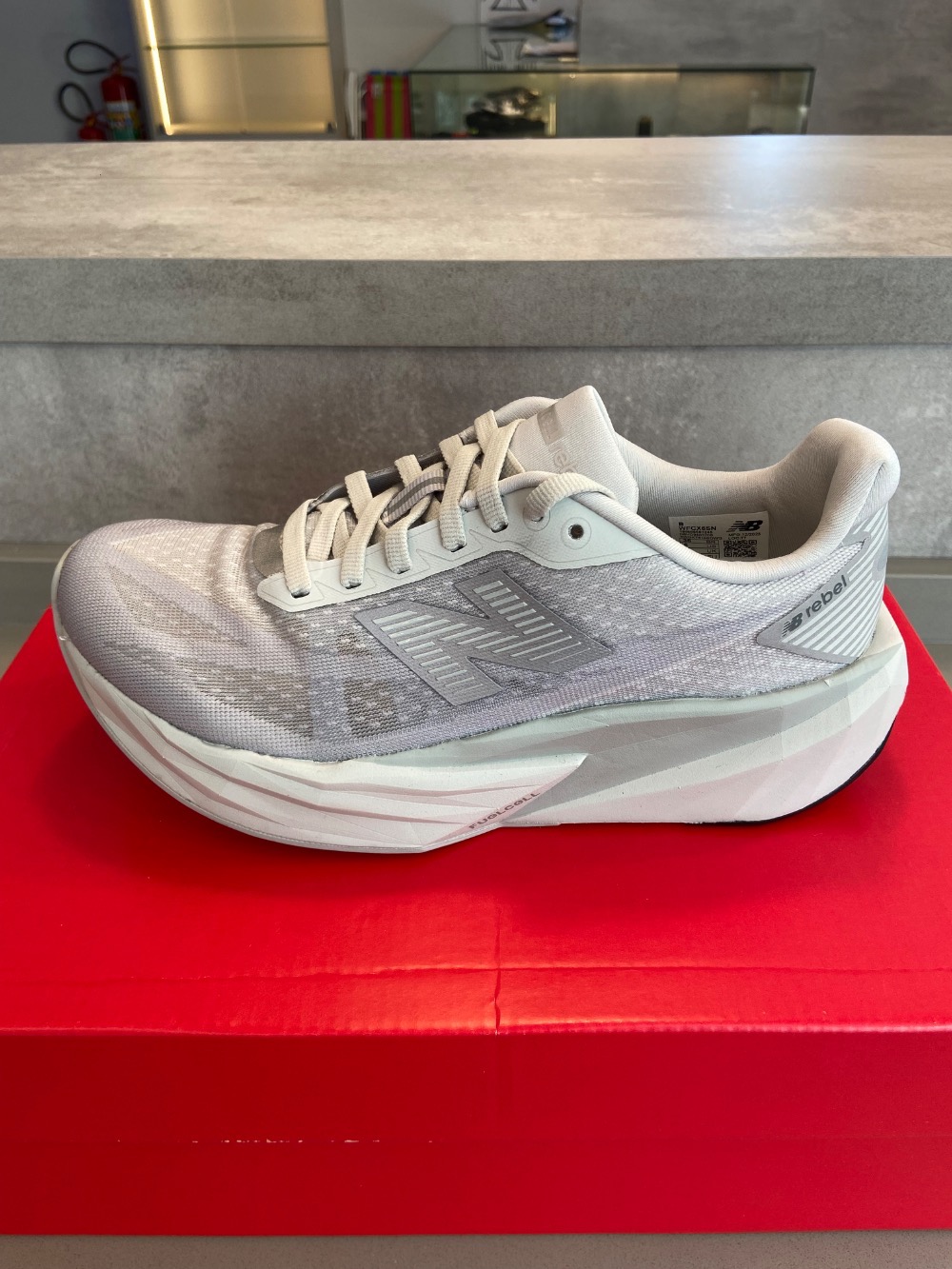 New Balance FuelCell Rebel v5 Grey Matter Silver Metallic Feminino — 34 / 36 / 37, Novo