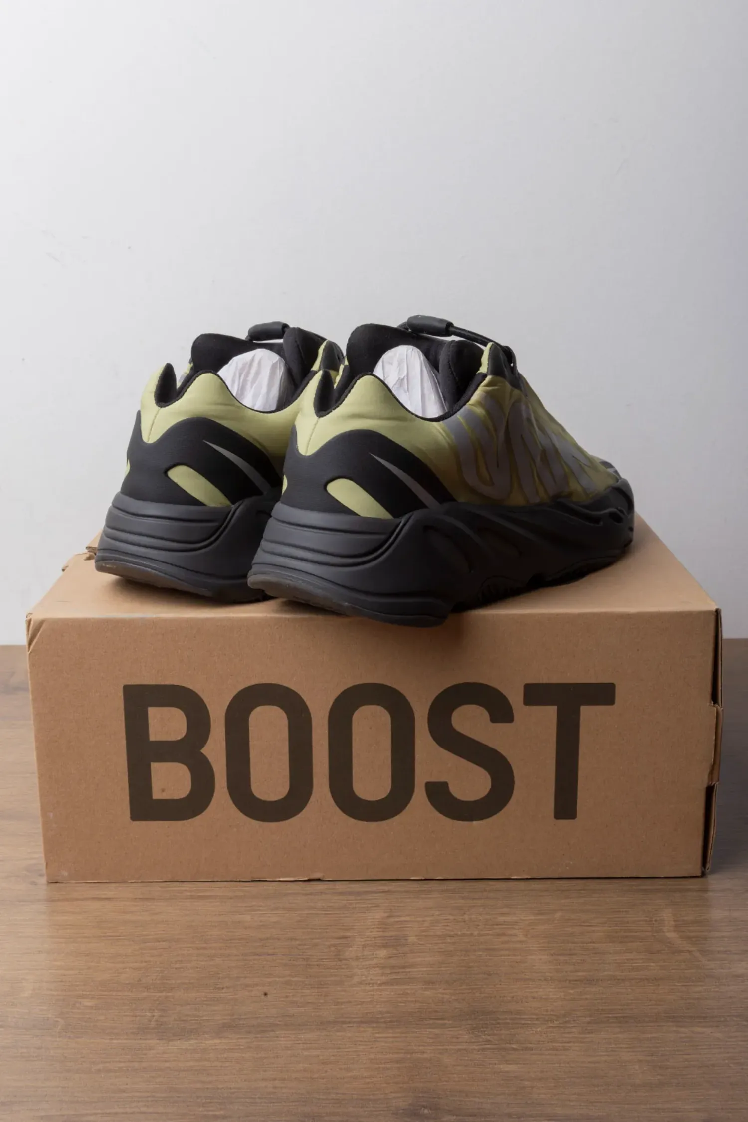 Foto 2 de Yeezy 700 MNVN Resin — 41, Usado