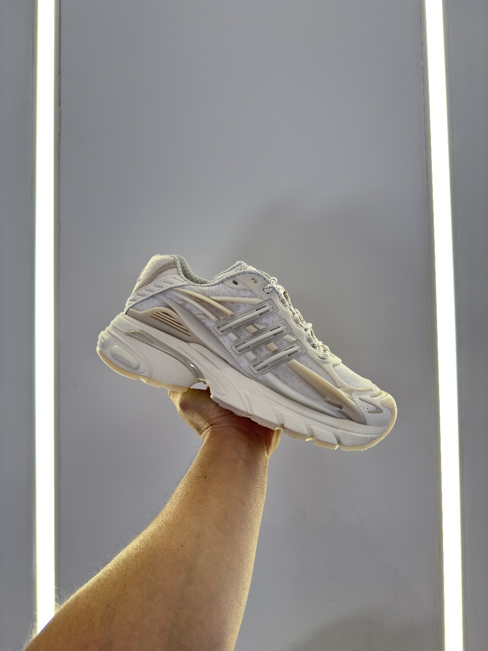 Pharrell Williams x adidas Adistar Jellyfish Chalk White — 39, Novo