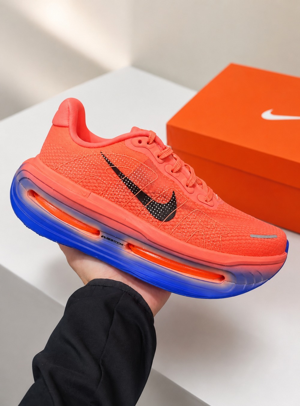 Nike Vomero Premium Atomic Pink Racer Blue Crimson Tint Black — 38, Novo