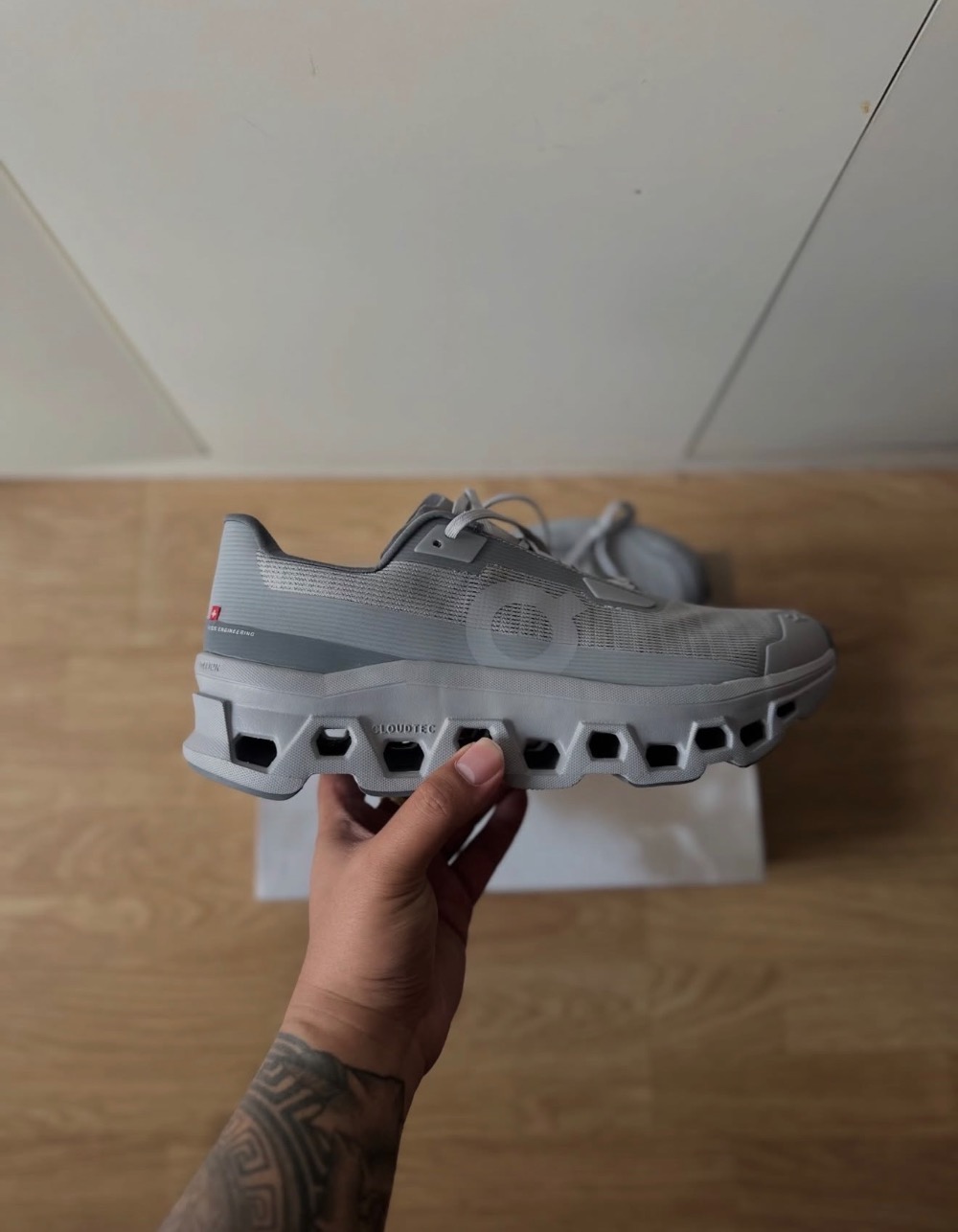 On Running Cloudmonster Void Alloy Glacier — 37, Novo