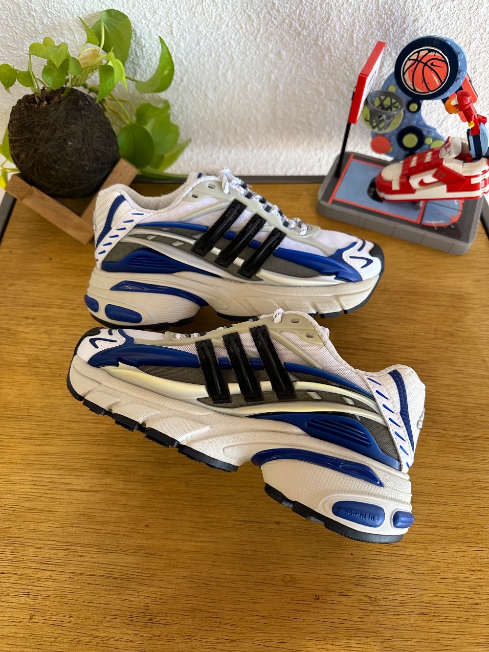 Pharrell Williams x adidas Adistar Jellyfish Focus Olive Core Black Royal — 34, Novo
