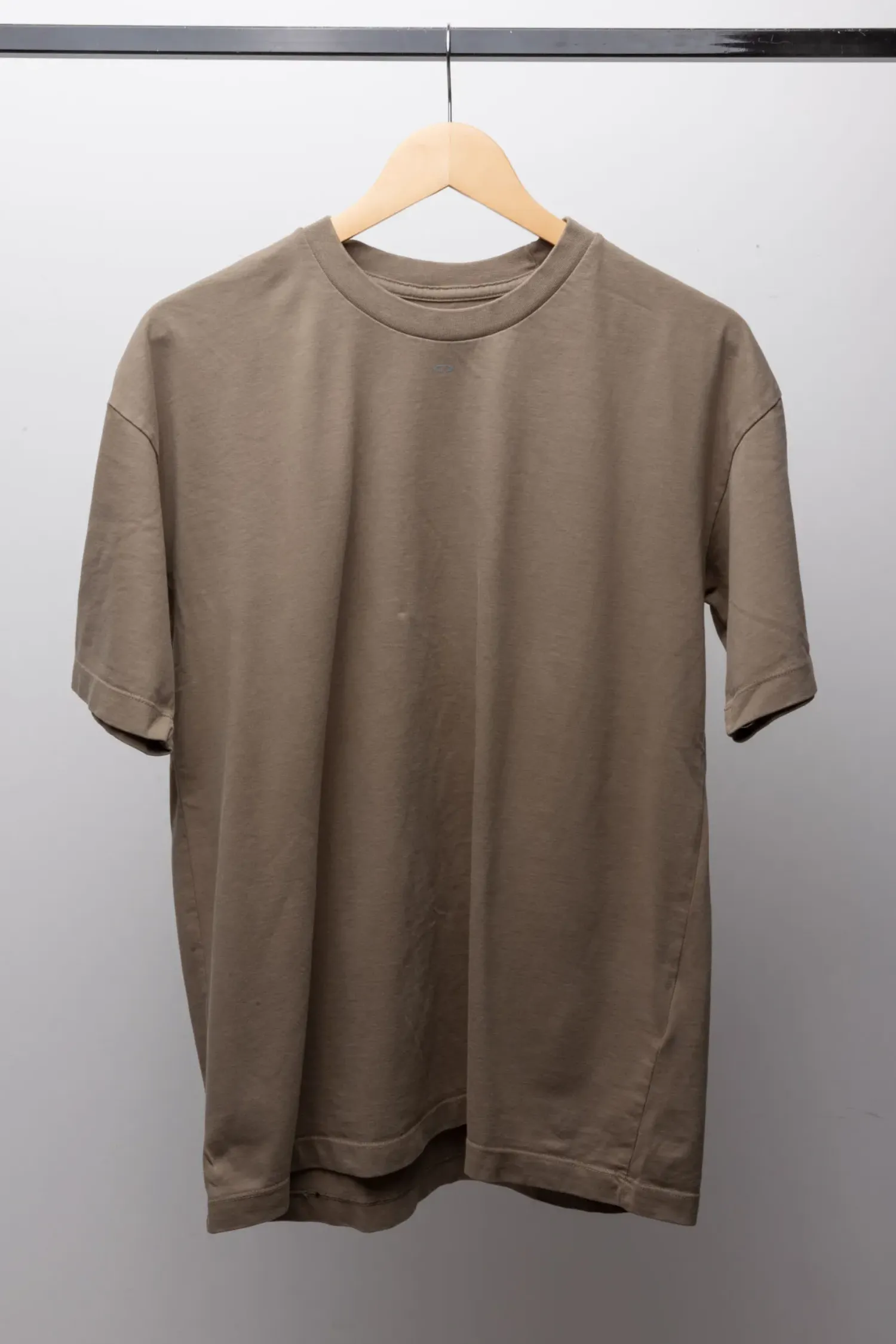 Oakley x Piet Camiseta Foil Nano Logo Dark Tan — P, Novo