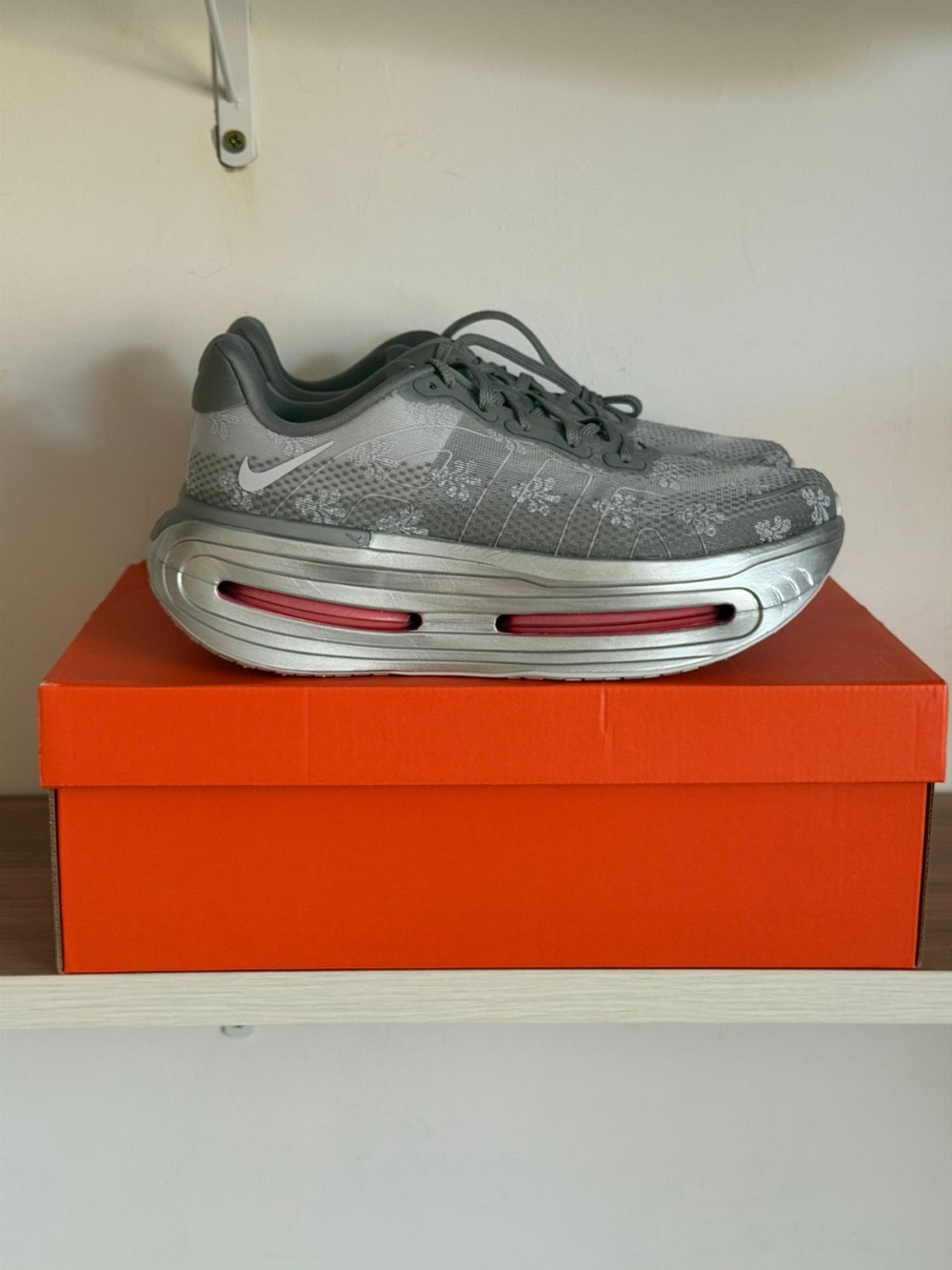 Nike Vomero Premium Geyser Grey Metallic Silver — 40, Novo