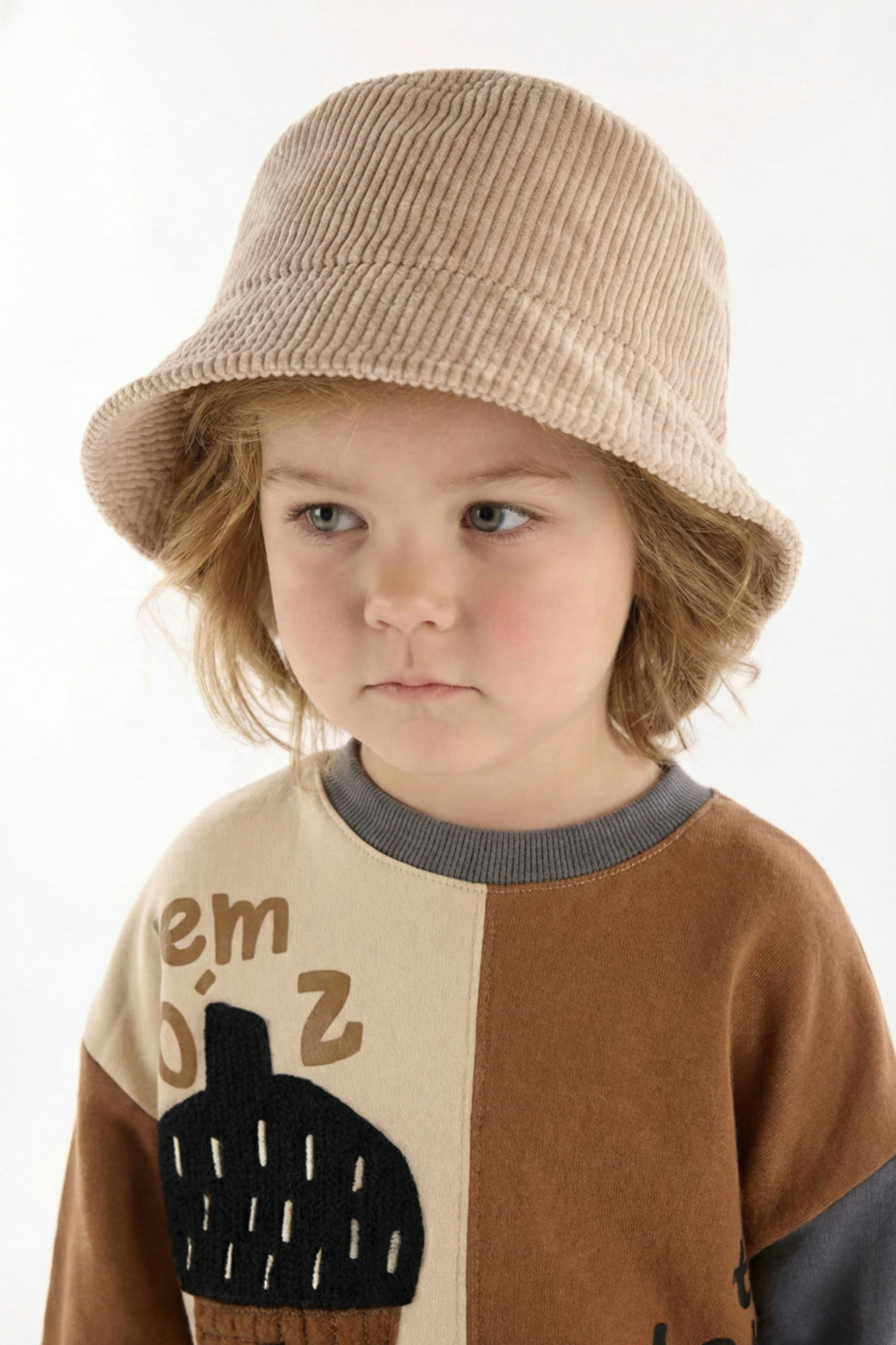 Chapéu Infantil Veludo Cotelê (Bege) Três e Já — 3 M