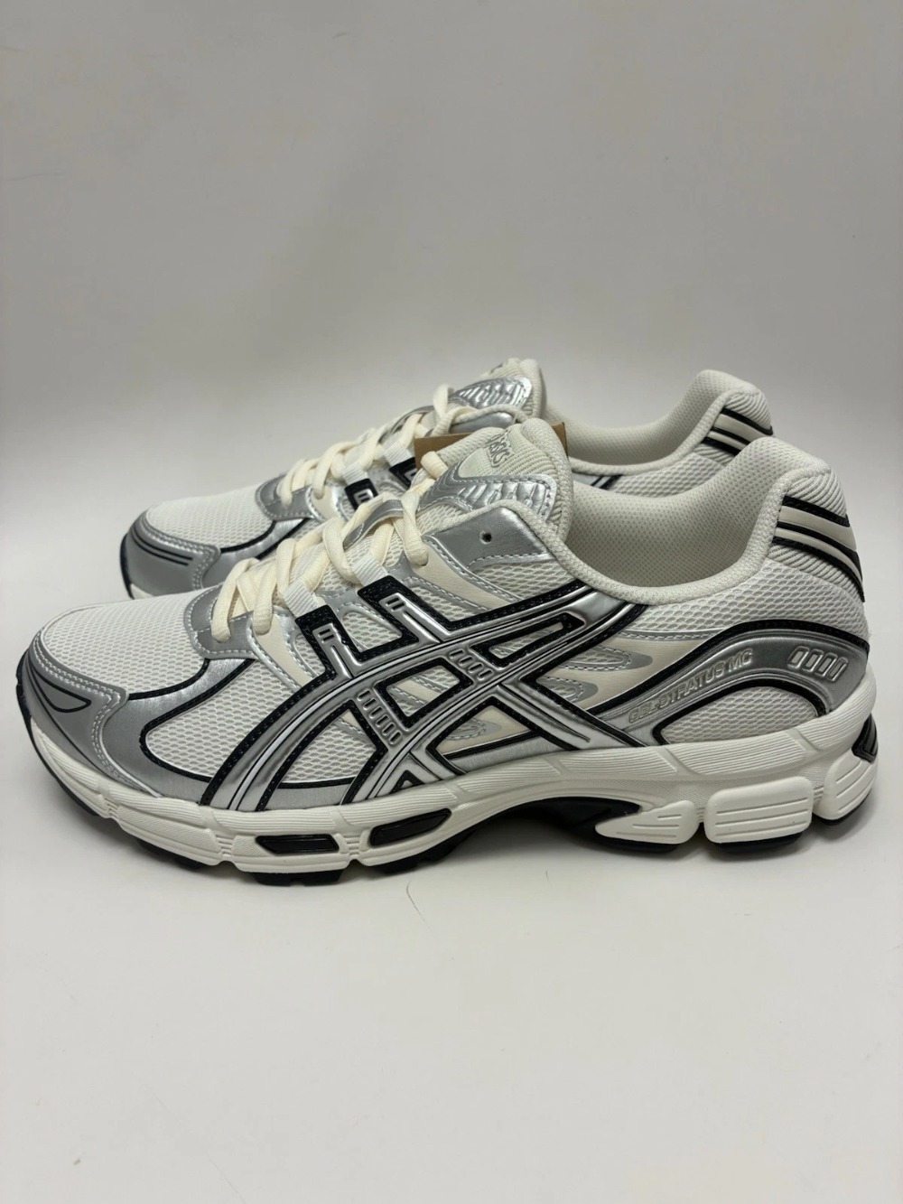 Asics Gel-Stratus MC Cream Pure Silver — 43, Novo