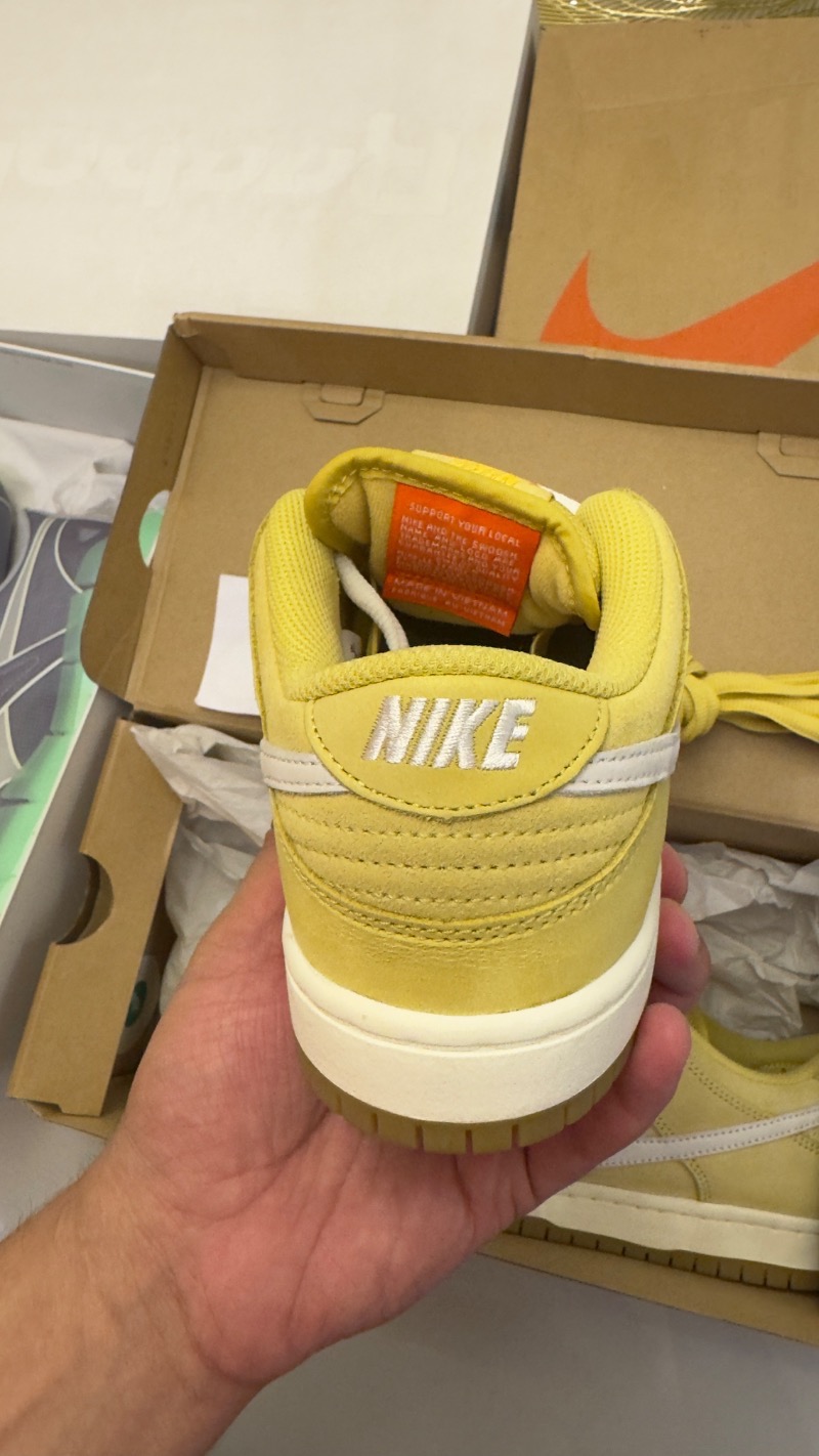 Foto 3 de Nike SB Dunk Low Saturn Gold — 40, Novo