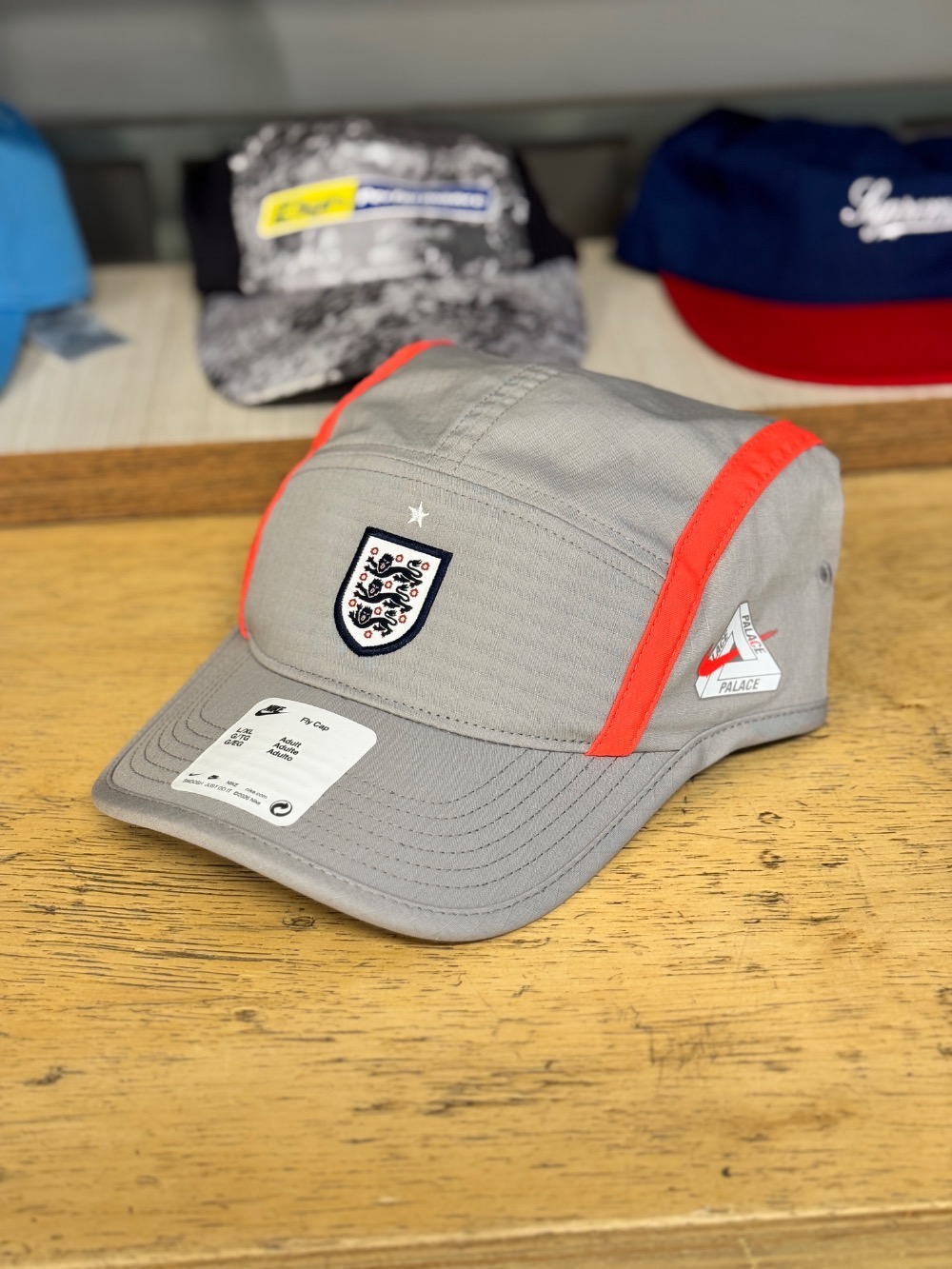 England x Palace x Nike Boné Unstructured Pewter Grey — G, Novo
