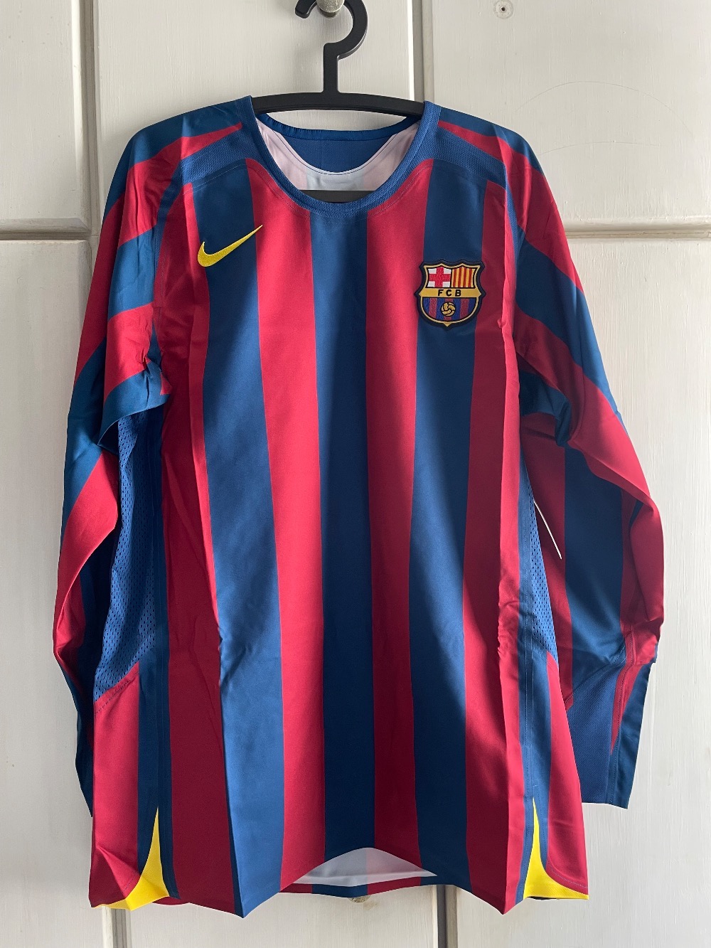 Camisa Nike FC Barcelona Re-Issue 2005/06 Ronaldinho #10 Home Jersey — P, Novo