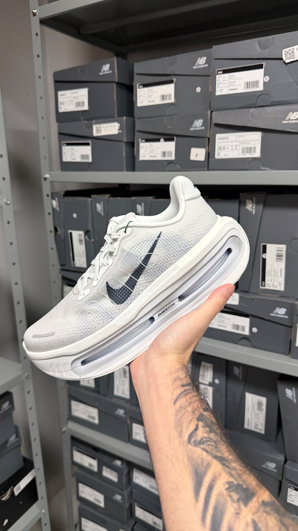 Nike Vomero Premium Off-White Grey Fog Dark Obsidian — 41, Novo