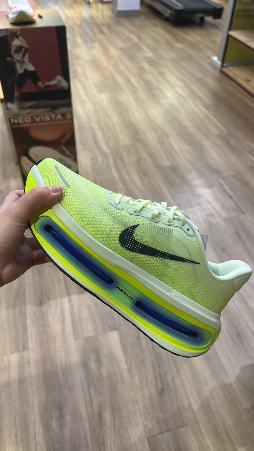 Nike Vomero Premium Volt Tint Sapphire — 38, Novo