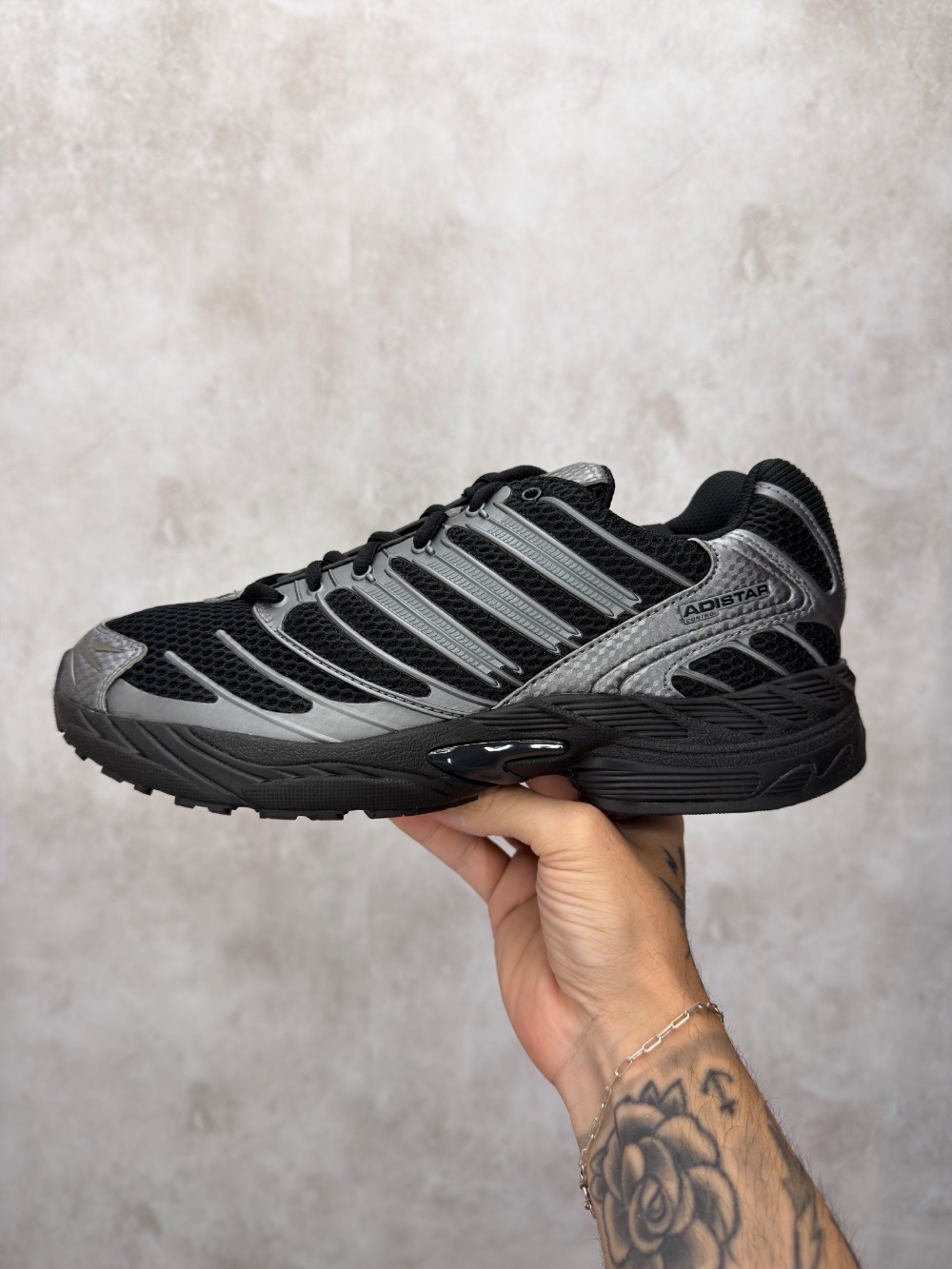 adidas Adistar Control 3 Core Black Iron Metallic — 40 / 41 / 42 / 43 / 44, Novo