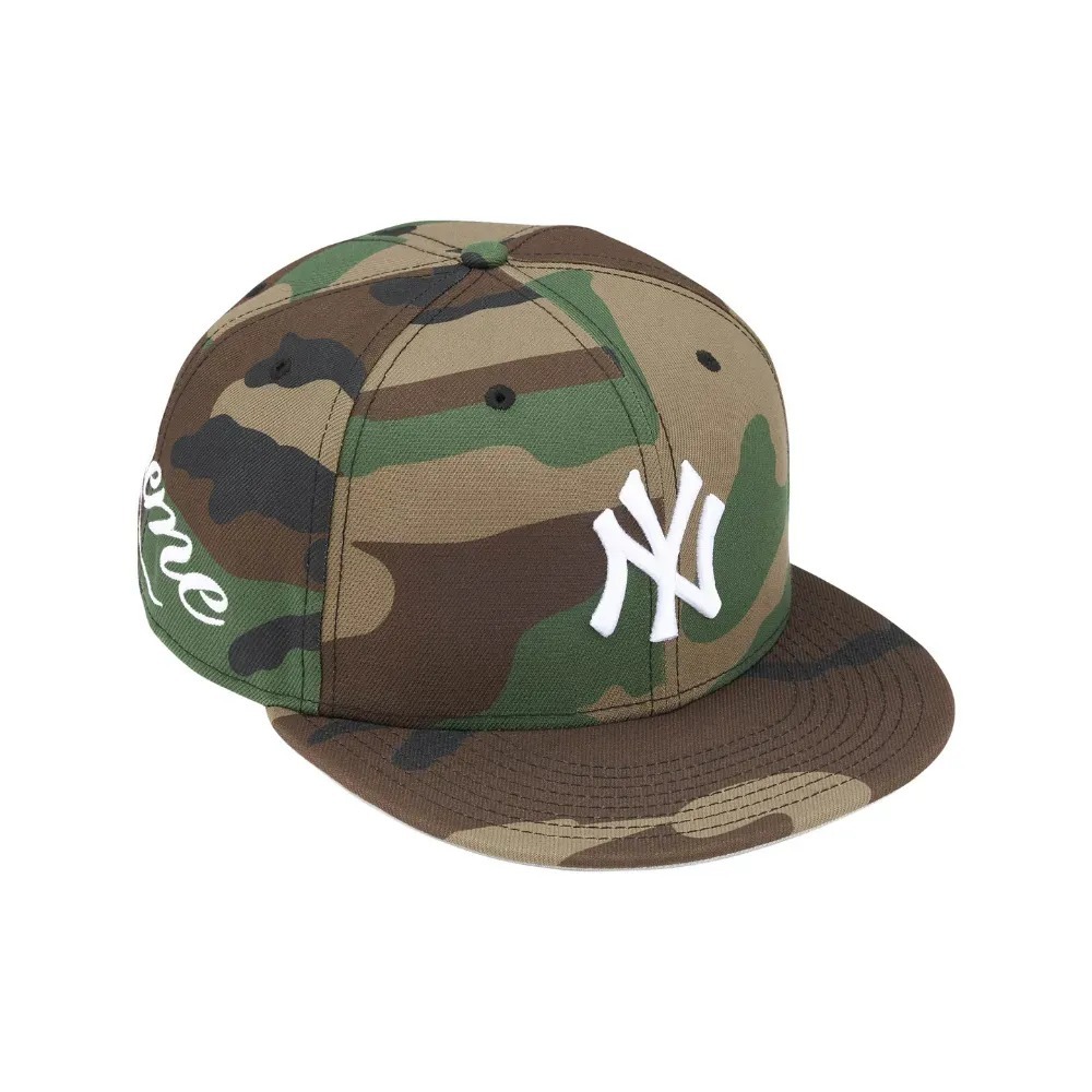 New Era x Supreme Boné New York Yankees Woodland Camo SS26-W18 — 7-1/4, Novo