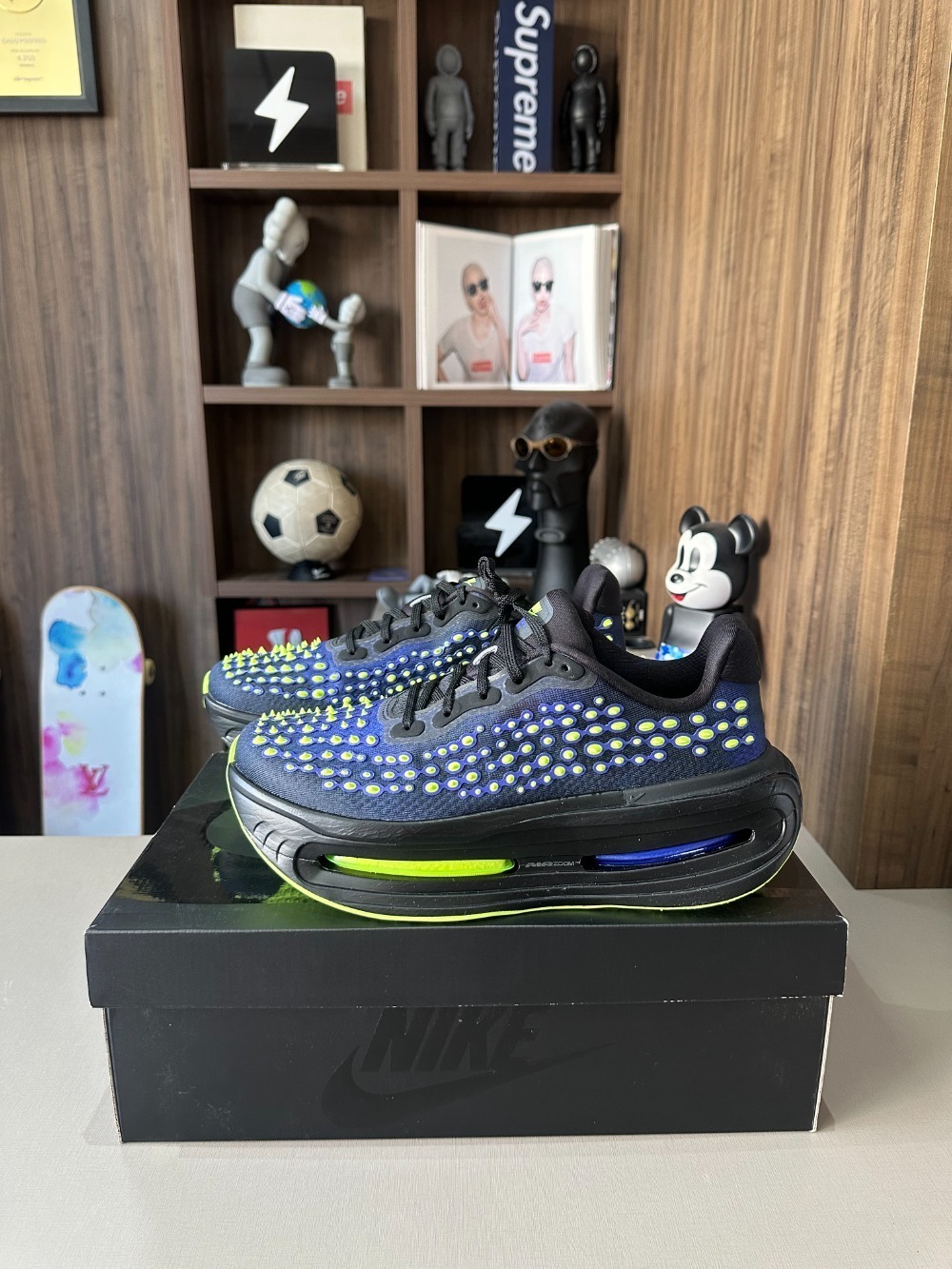 Nike Vomero Premium Rush Violet Volt Glow — 40, Novo