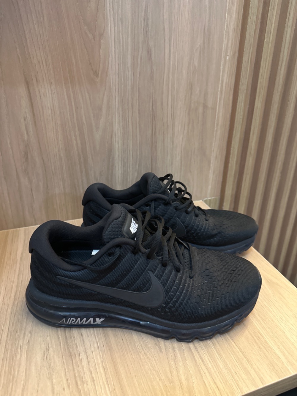 Nike Air Max 2017 Triple Black — 41, Usado