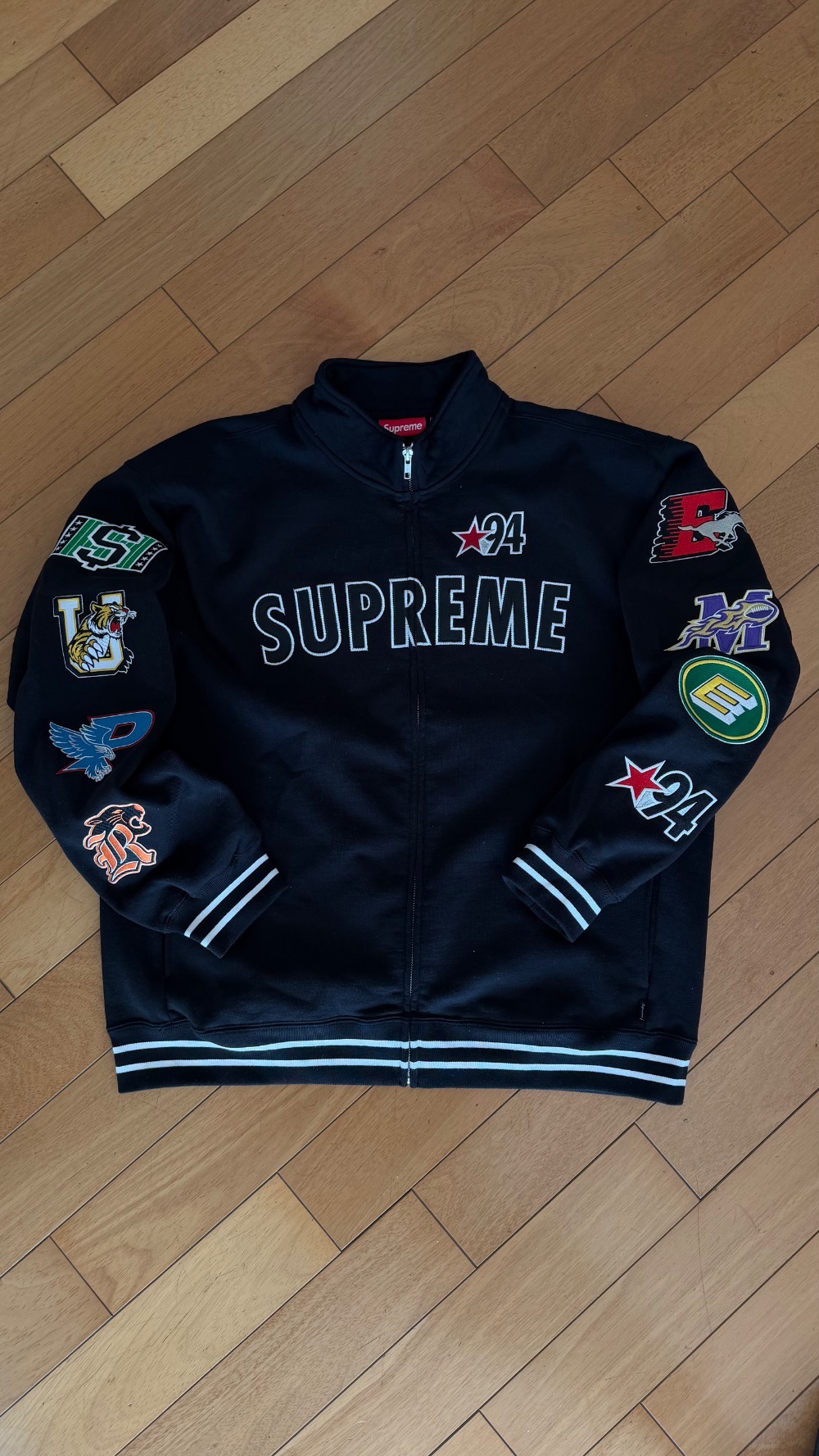 Jaqueta Supreme Mascots Zip Up Black SS26-W6 — XG, Novo