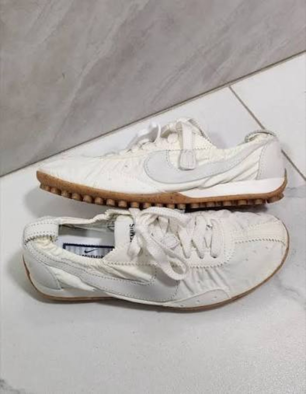 Jacquemus x Nike Moon Shoe Soft Pearl and Sail Feminino — 34, Novo