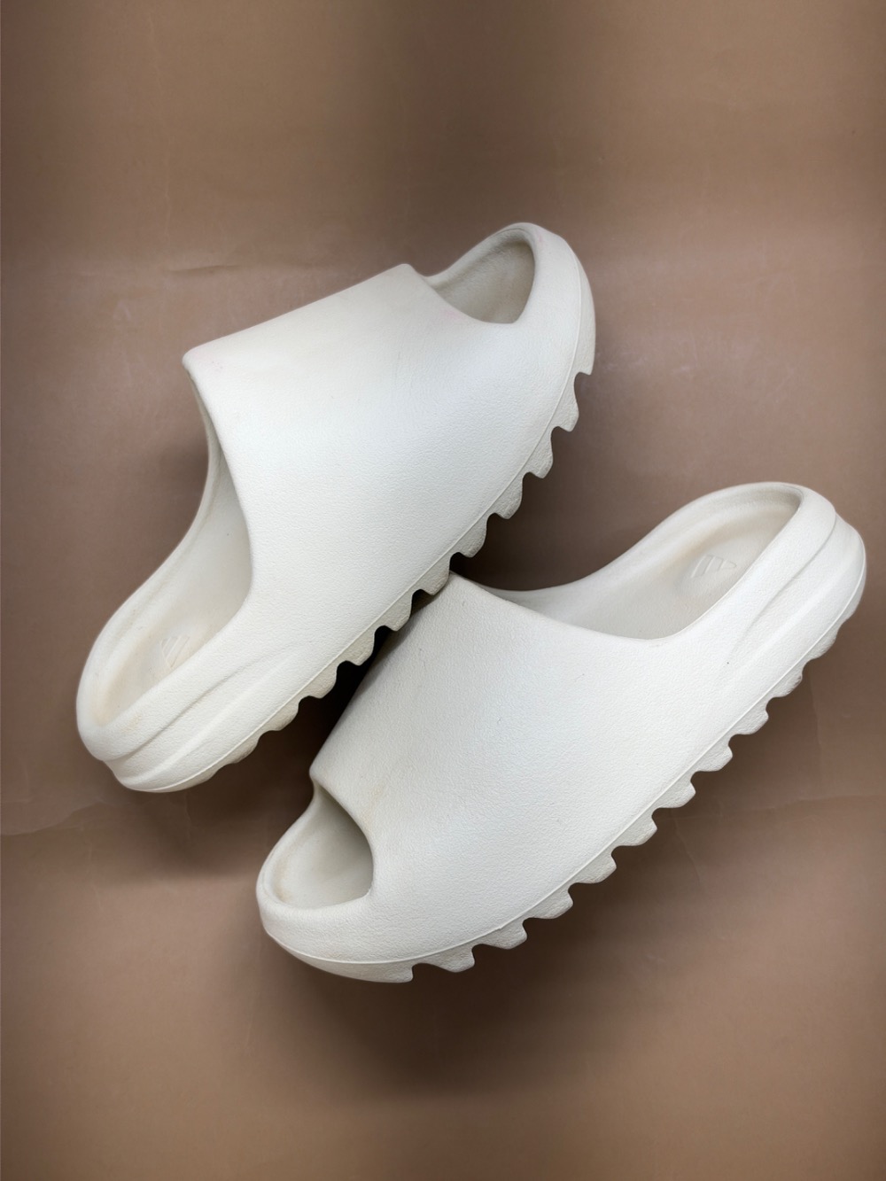 Yeezy Slide Bone (2022) — 36, Usado