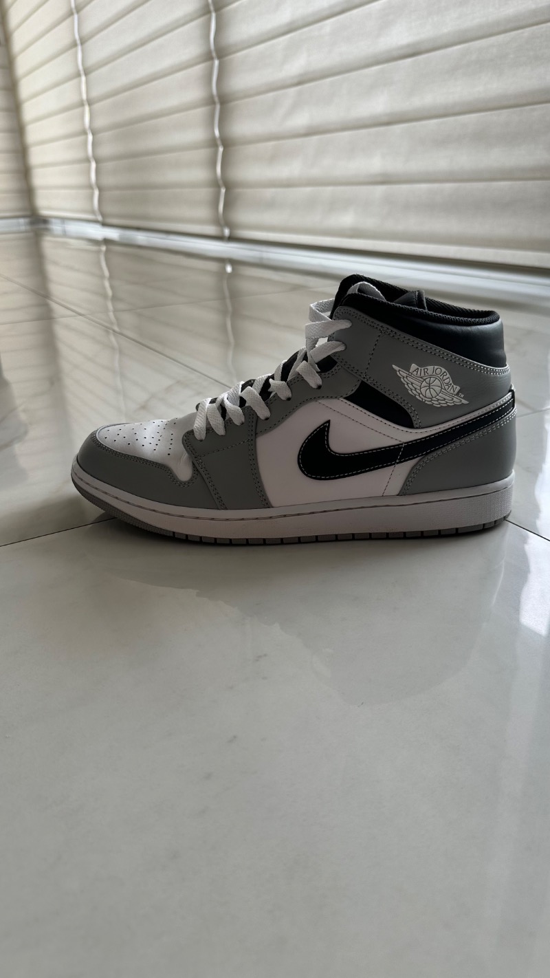 Foto 4 de Air Jordan 1 Mid Light Smoke Grey — 44, Usado