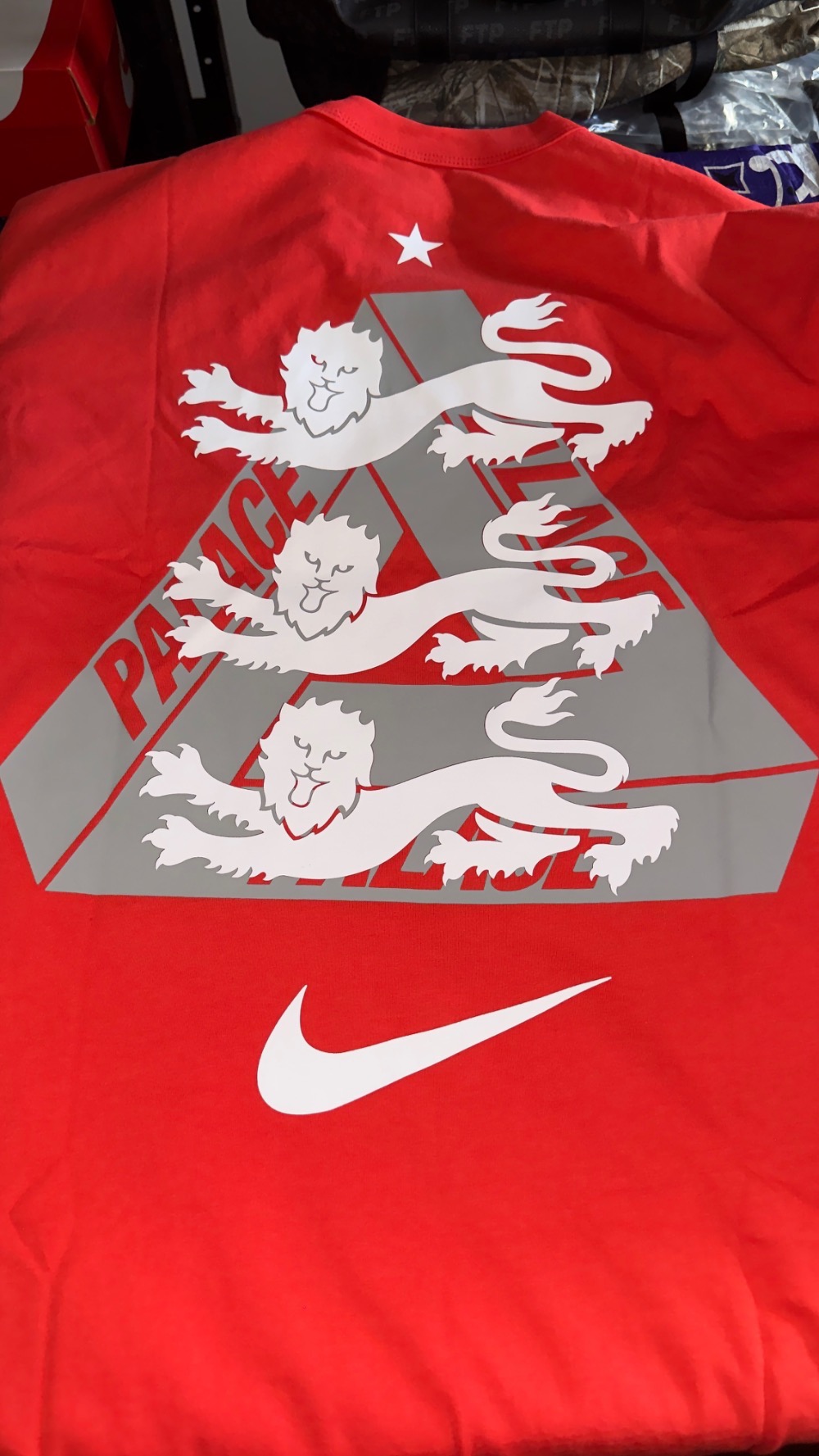 England x Palace x Nike Camiseta LT Crimson — M, Novo