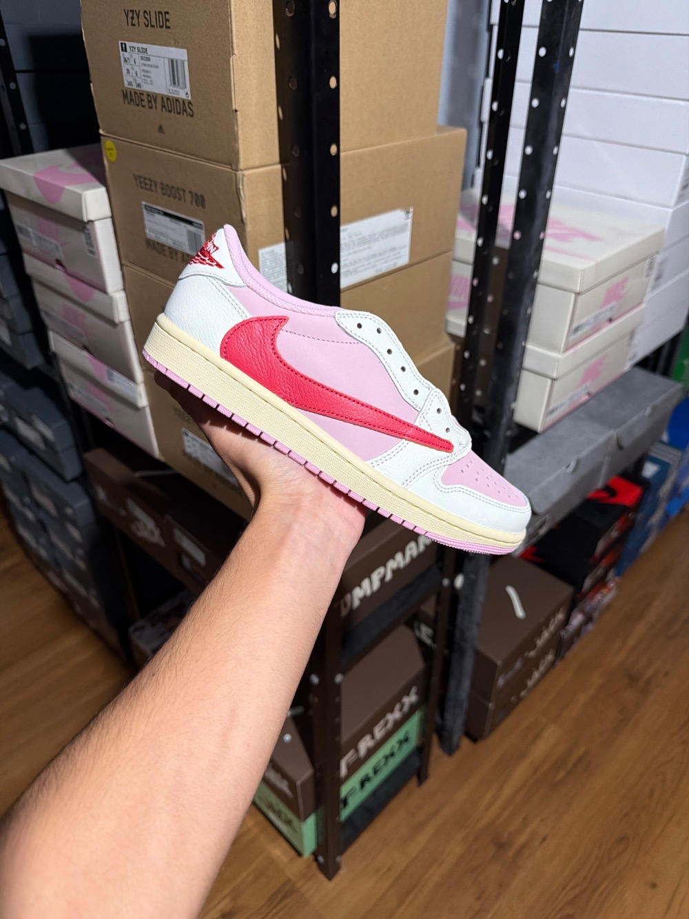Travis Scott x Air Jordan 1 Low OG SP Sail Tropical Pink — 45, Novo
