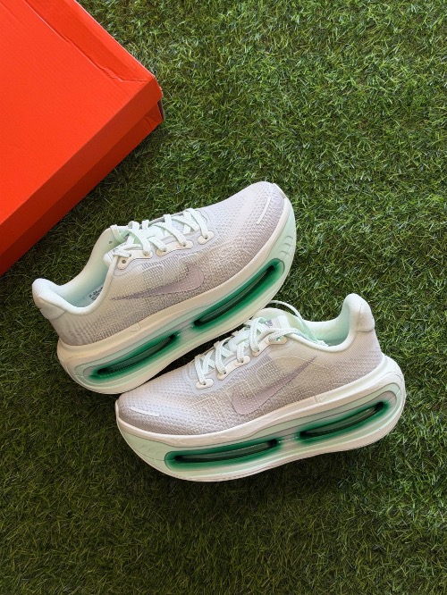Nike Vomero Premium Barely Green Feminino — 35.5, Novo