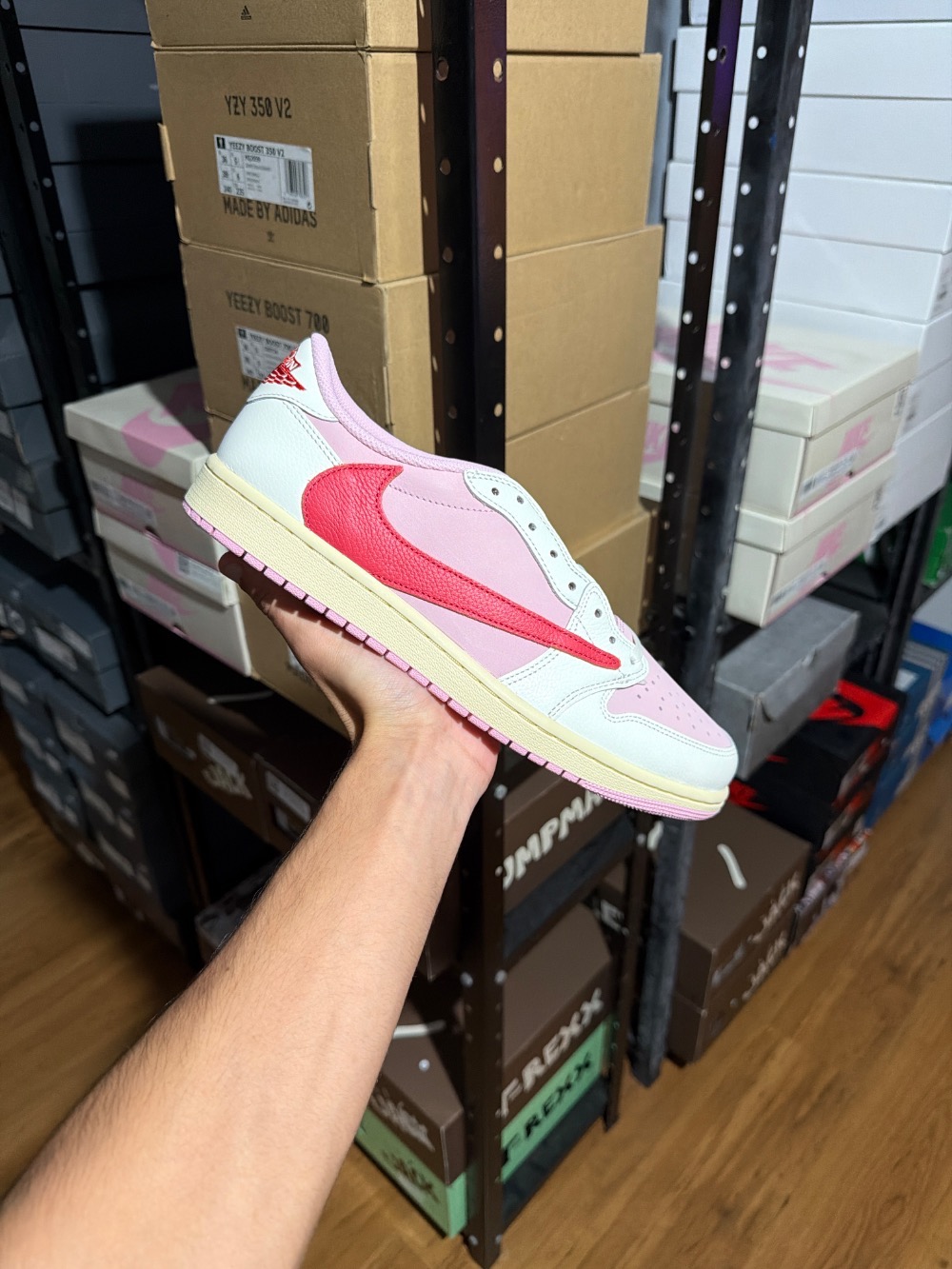 Travis Scott x Air Jordan 1 Low OG SP Sail Tropical Pink — 43.5, Novo