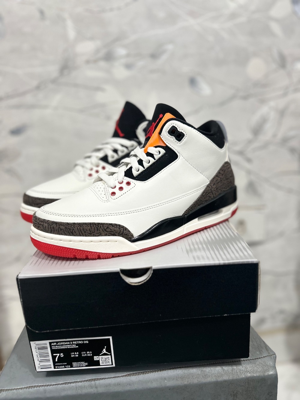 Air Jordan 3 Sail University Red — 39, Novo