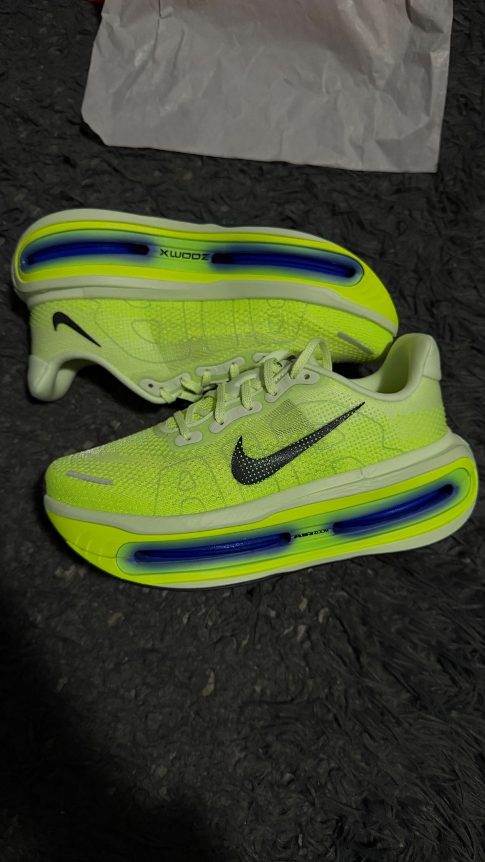 Nike Vomero Premium Volt Tint Sapphire — 38, Novo