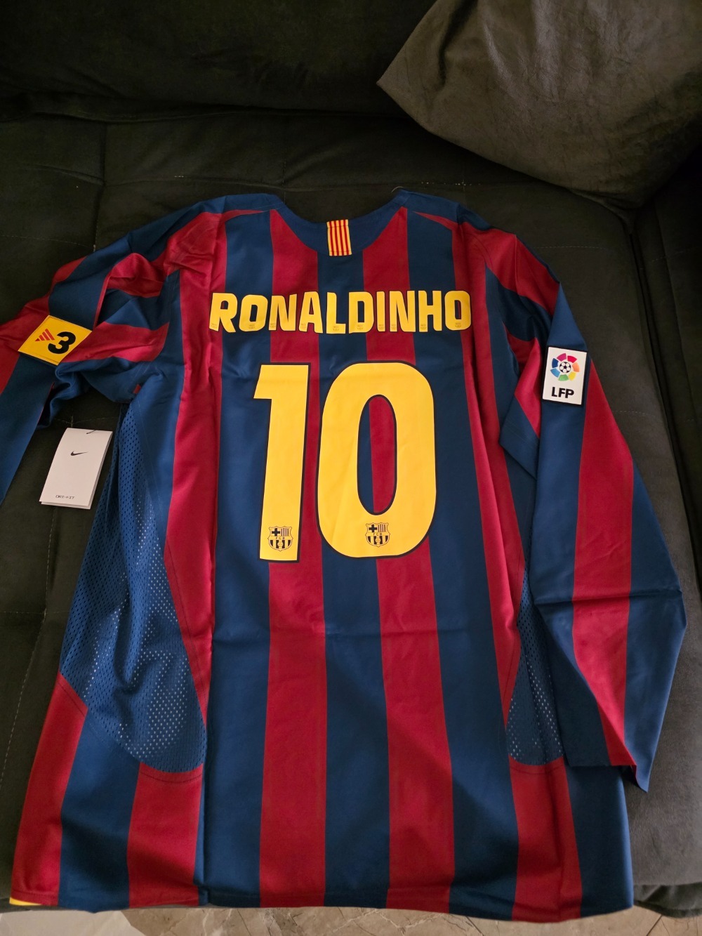 Camisa Nike FC Barcelona Re-Issue 2005/06 Ronaldinho #10 Home Jersey — XG, Novo