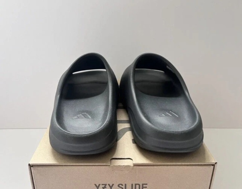 Foto 4 de Yeezy Slide Onyx — 34/5, Novo