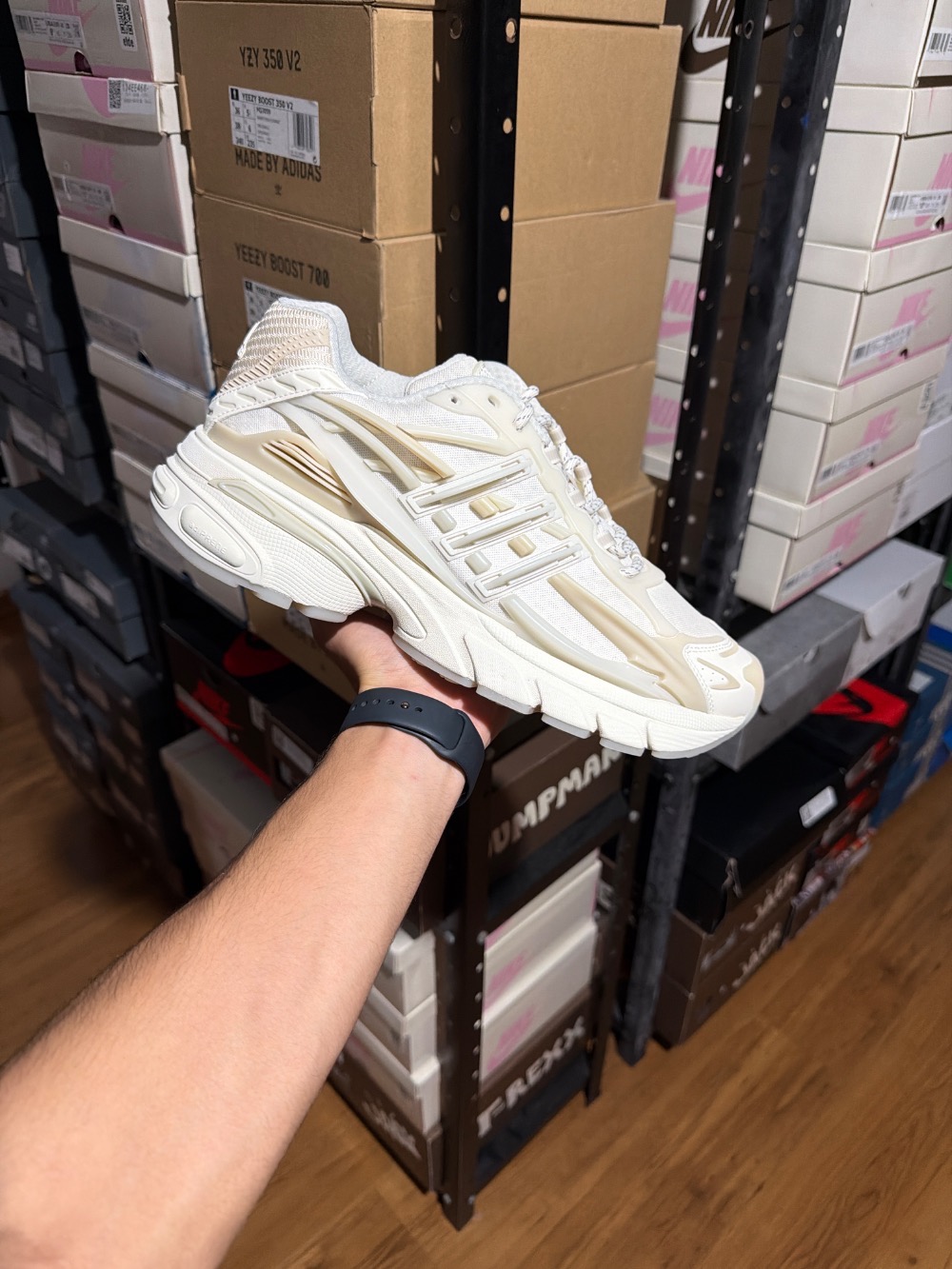 Pharrell Williams x adidas Adistar Jellyfish Chalk White — 45, Novo