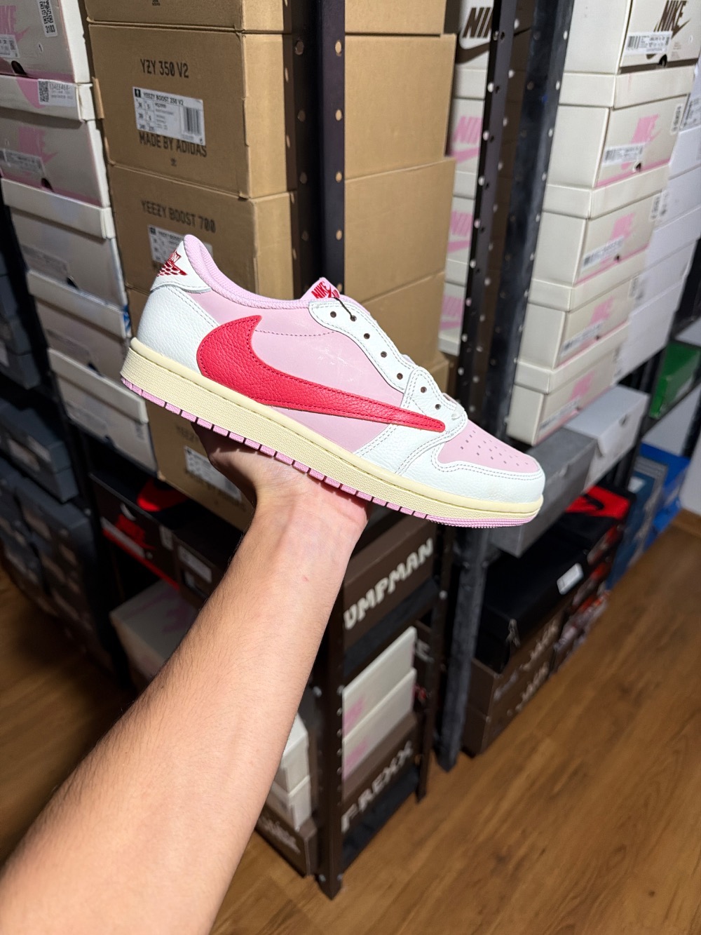 Travis Scott x Air Jordan 1 Low OG SP Sail Tropical Pink — 46, Novo