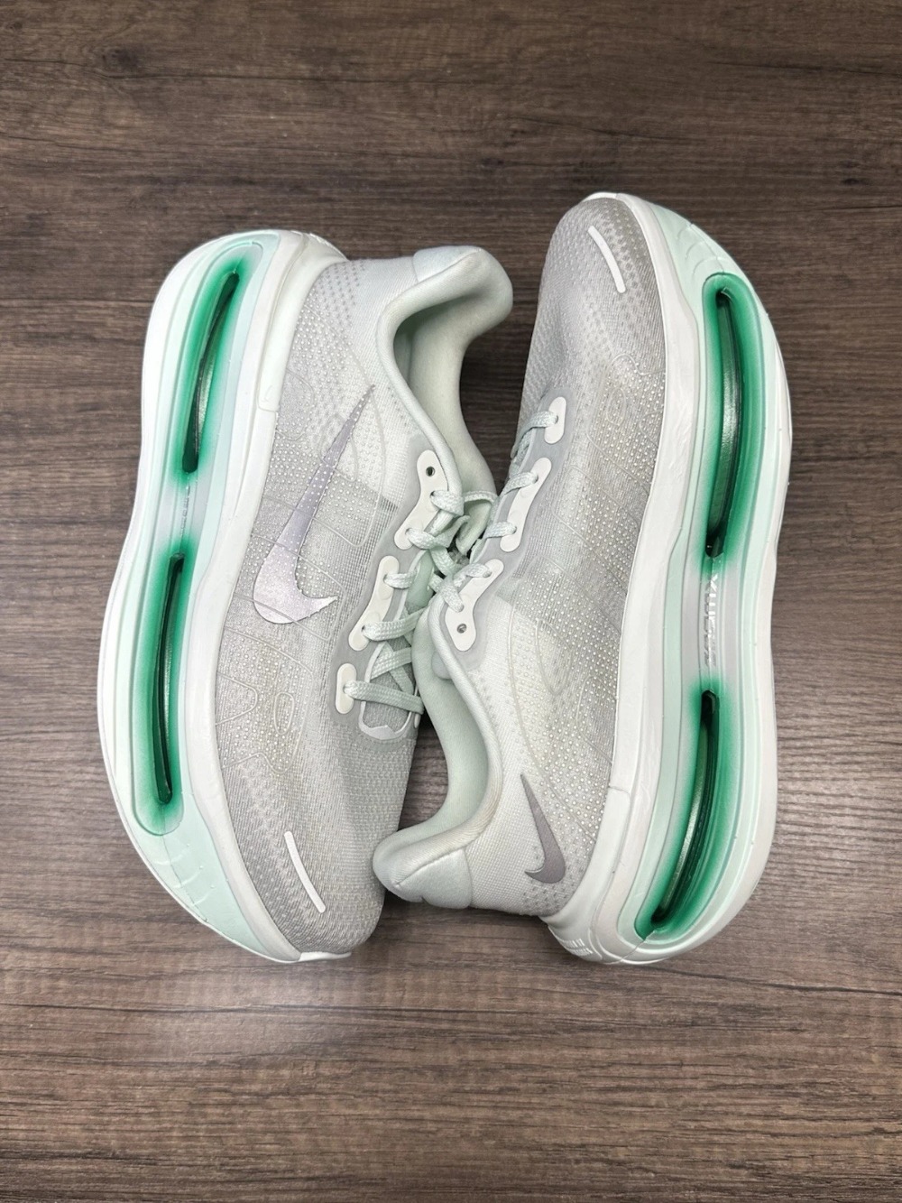 Nike Vomero Premium Barely Green Feminino — 38, Novo