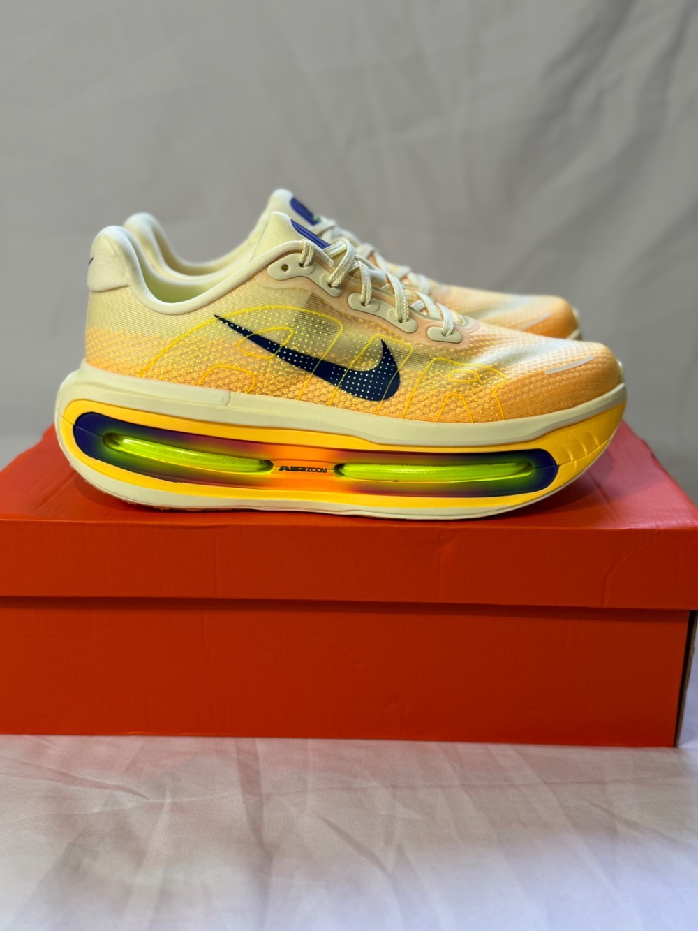 Nike Vomero Premium Alabaster — 42, Novo