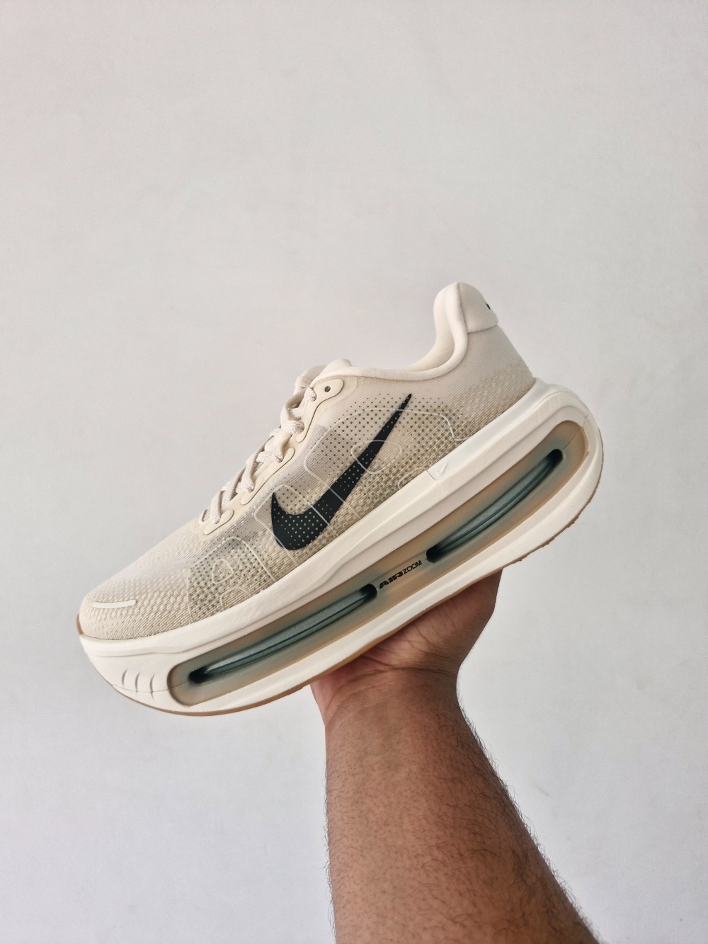 Nike Vomero Premium Pale Ivory Jade Horizon — 43, Novo