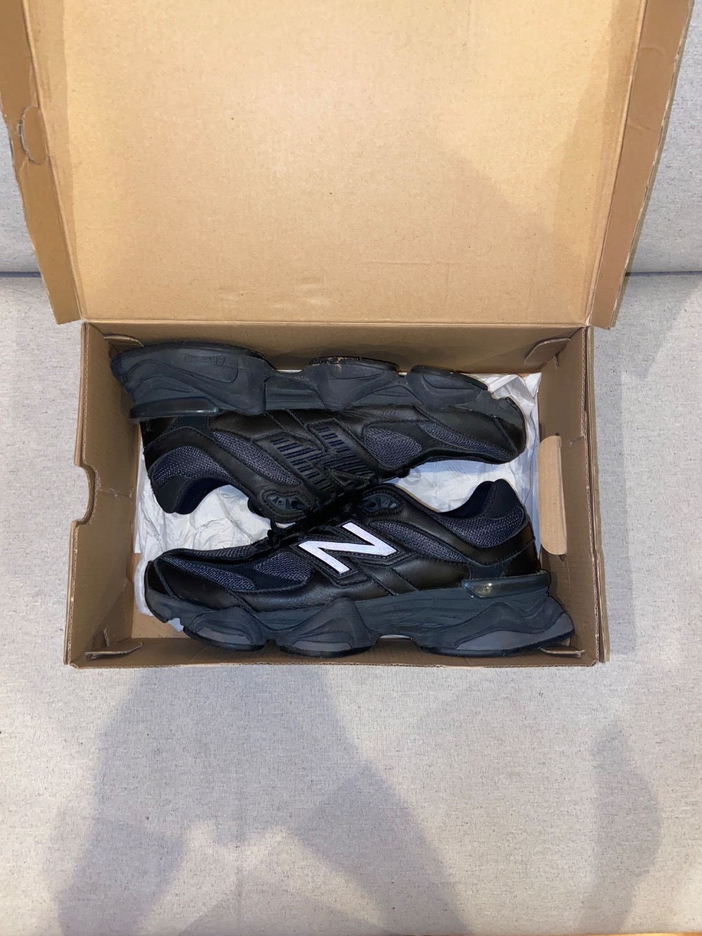 New Balance 9060 Graphite Black — 41, Usado