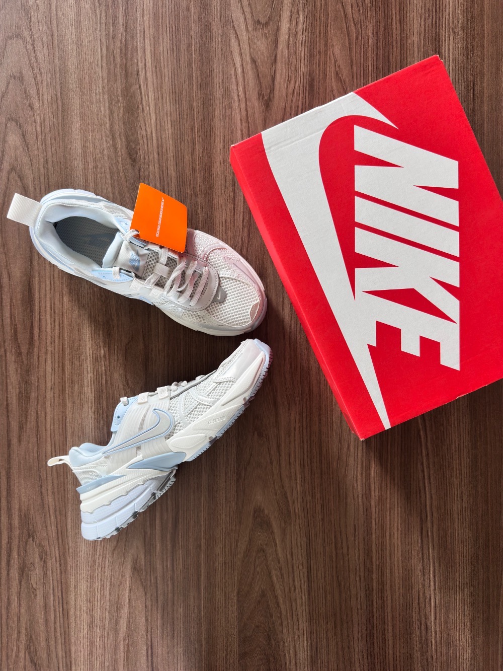 Nike V2K Run Platinum Tint Summit White — 35, Novo