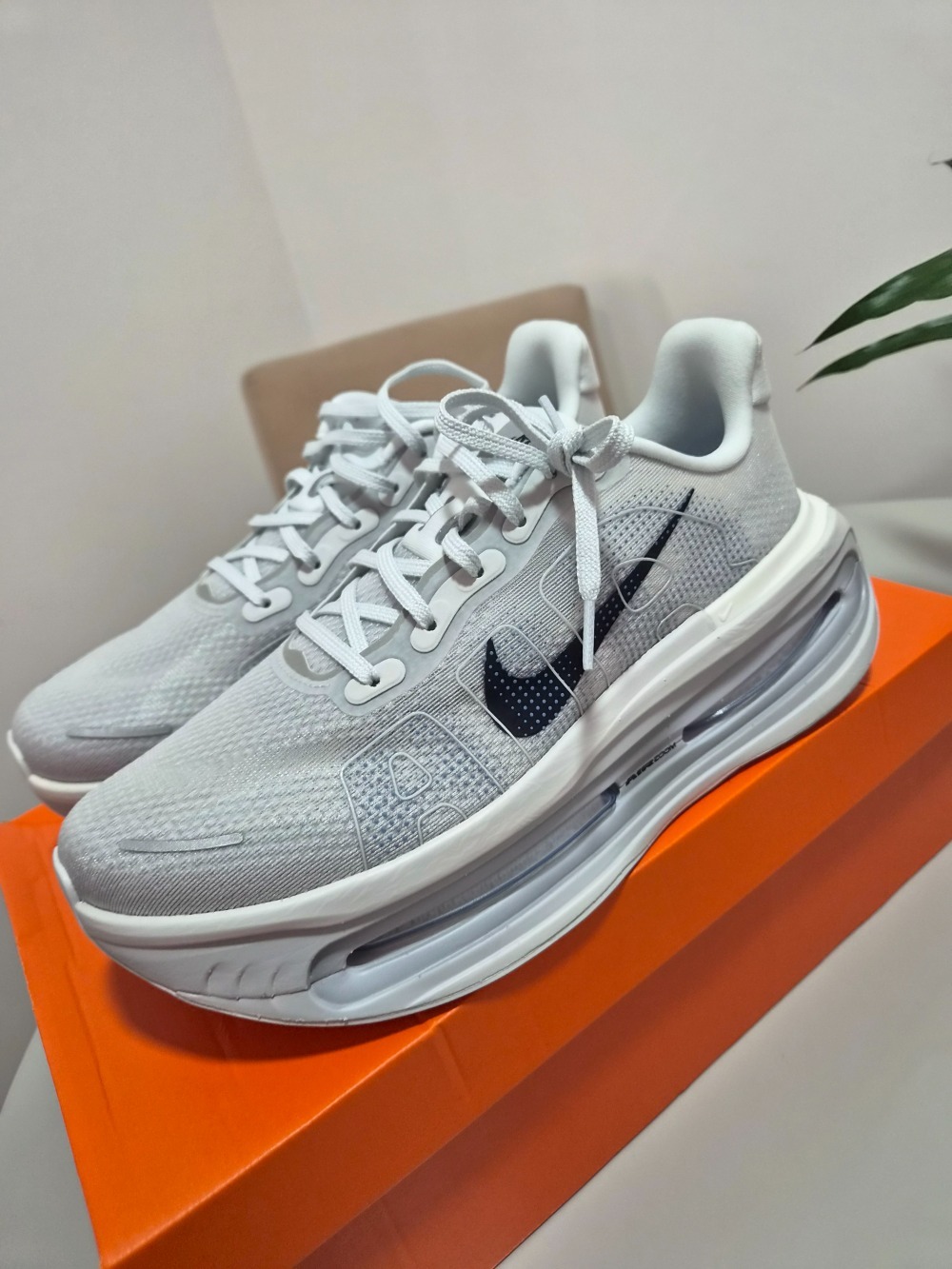 Nike Vomero Premium Off-White Grey Fog Dark Obsidian — 42, Novo