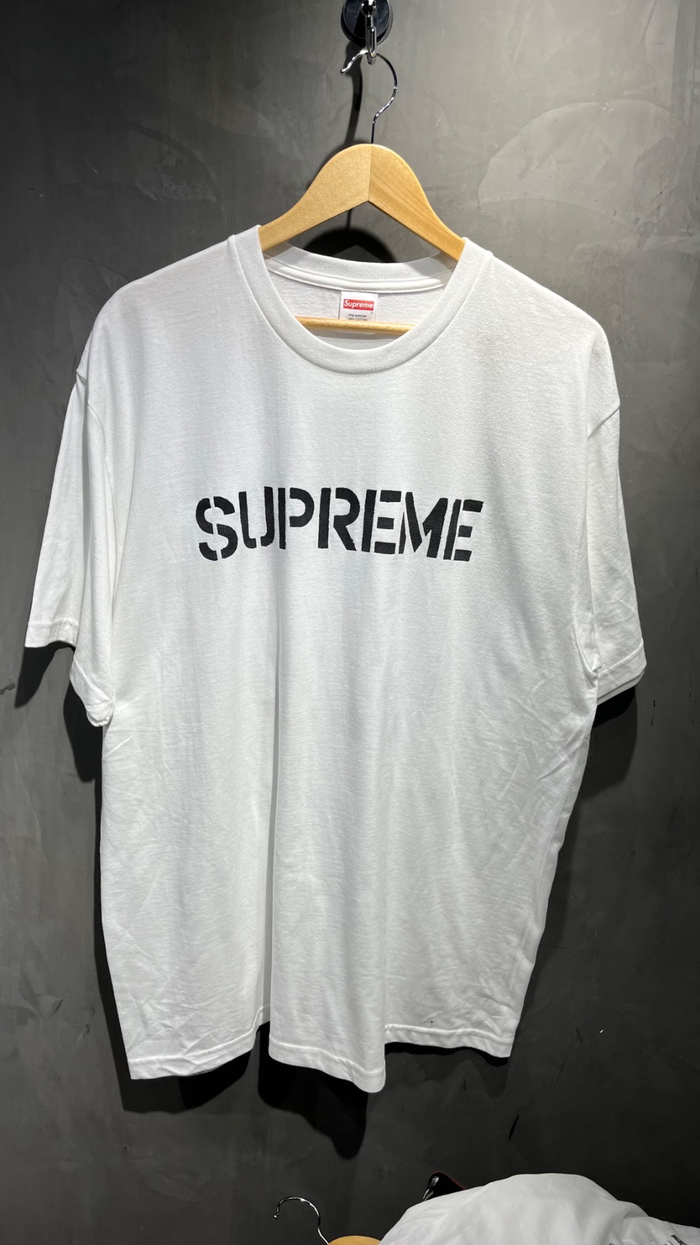 Camiseta Supreme Hard White SS26-W7 — XG, Novo