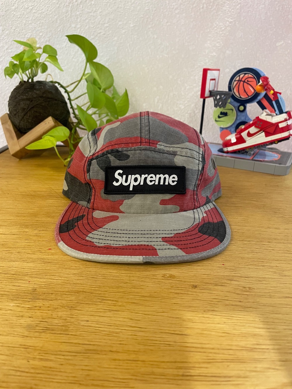 Boné Supreme Military Camp Red Camo SS26-W4 — Único, Novo